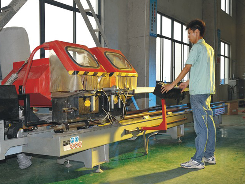 Sawing machine shop